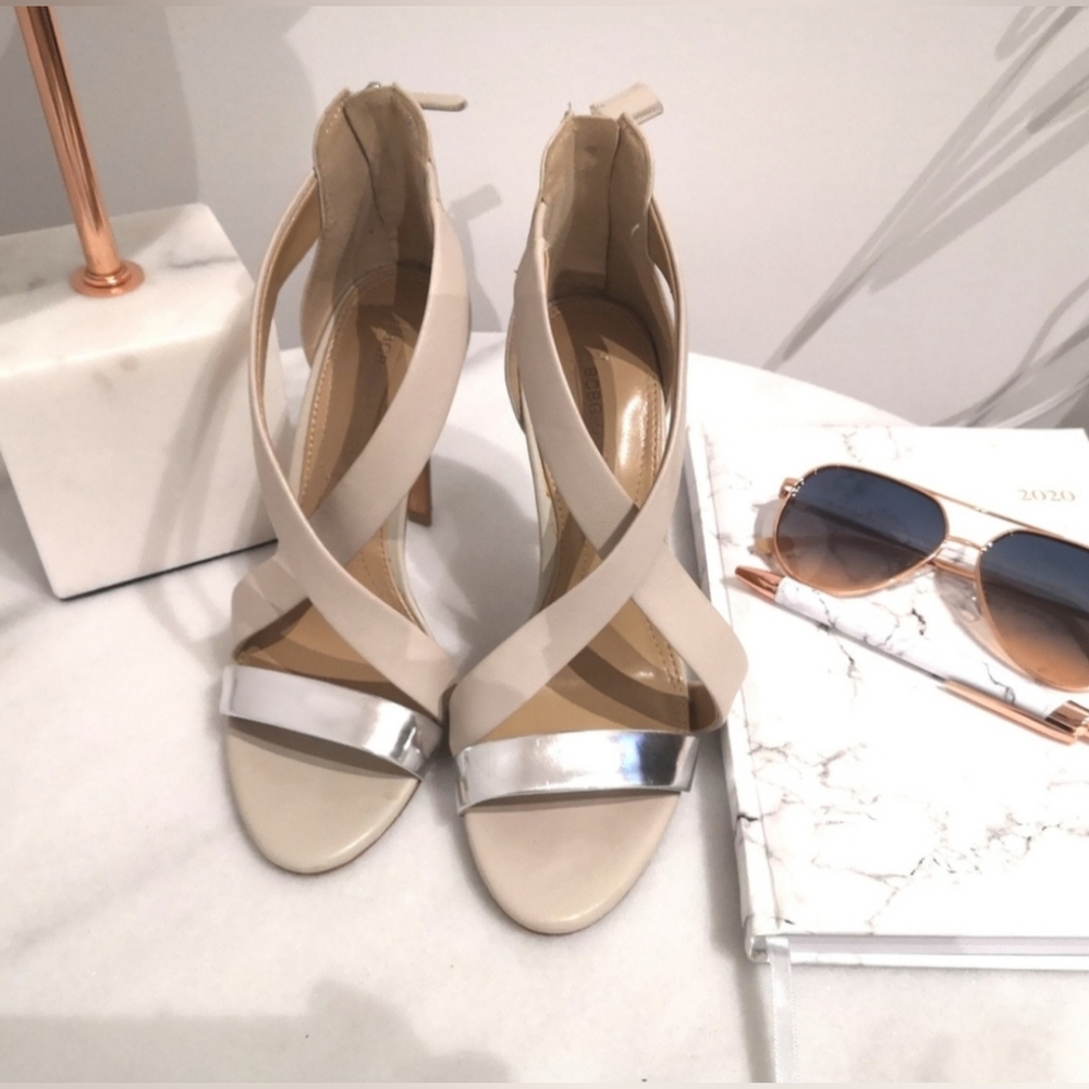 💟 BCBG Beige & Silver Heels